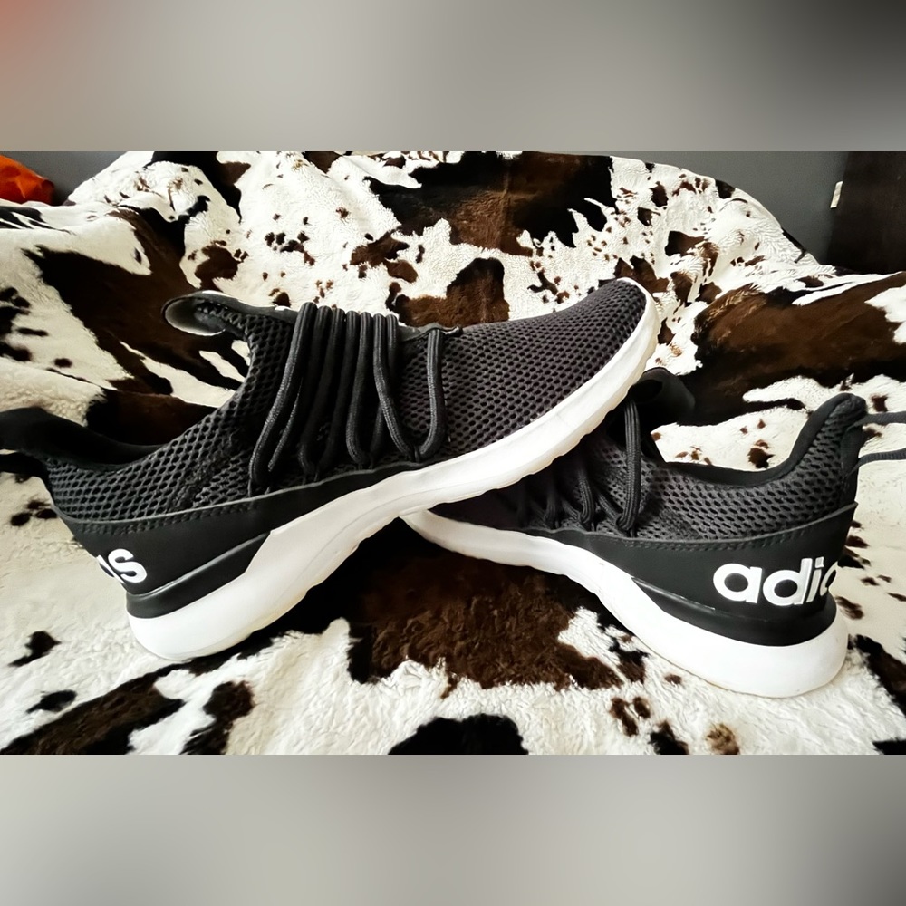 Adidas lite racer men's size 9.5 black and white EUC